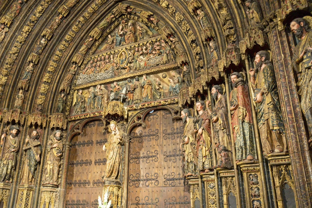 Imagen de la portada de la Virgen blanca de Vitoria gazteiz